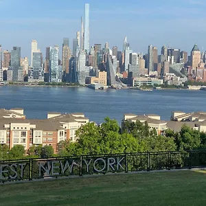 Retreat - 2br Nyc Access West New York