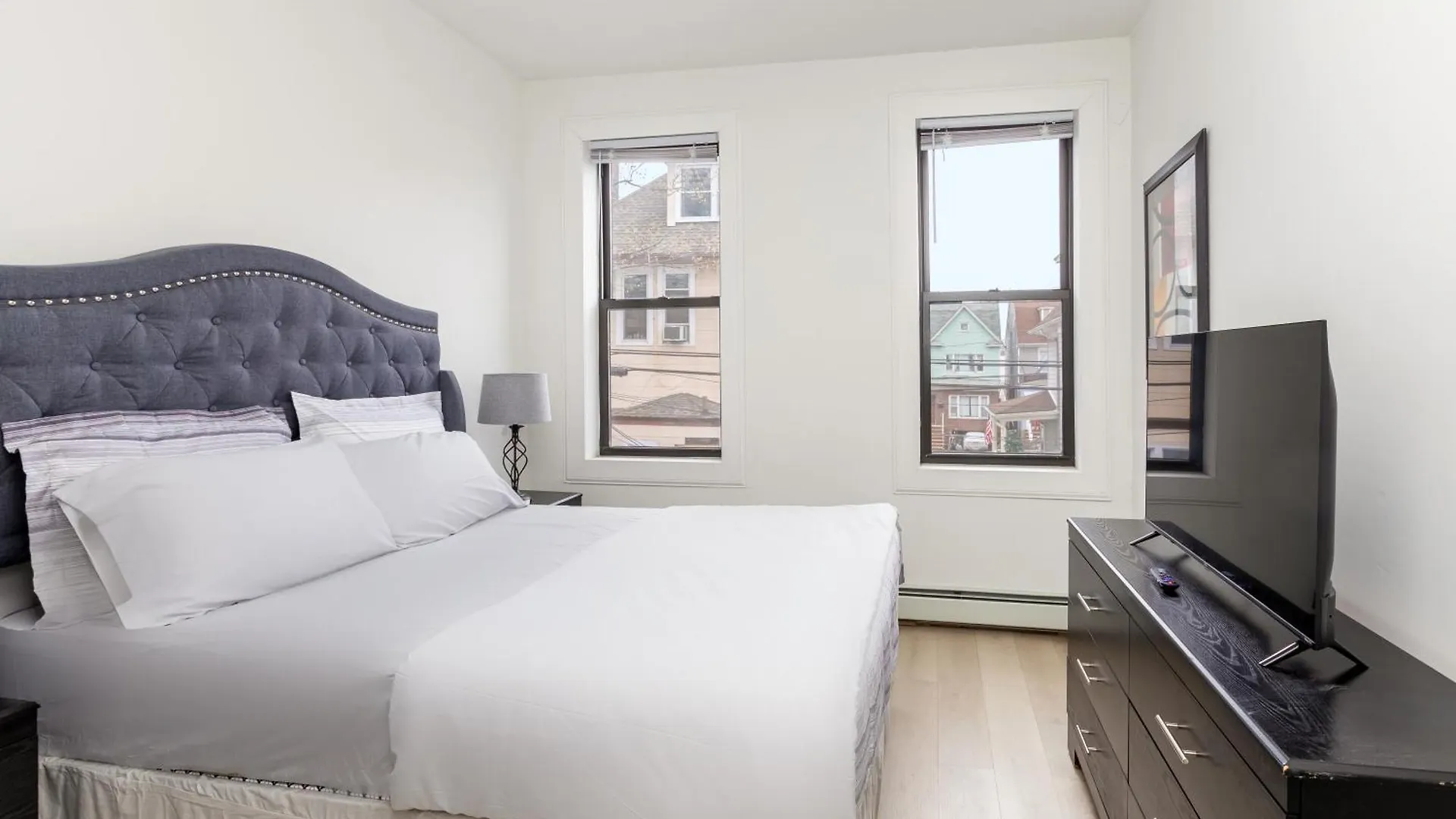 Massive 7-Bedroom 4-Bathroom Duplex 20 Min To Nyc West New York Apartment