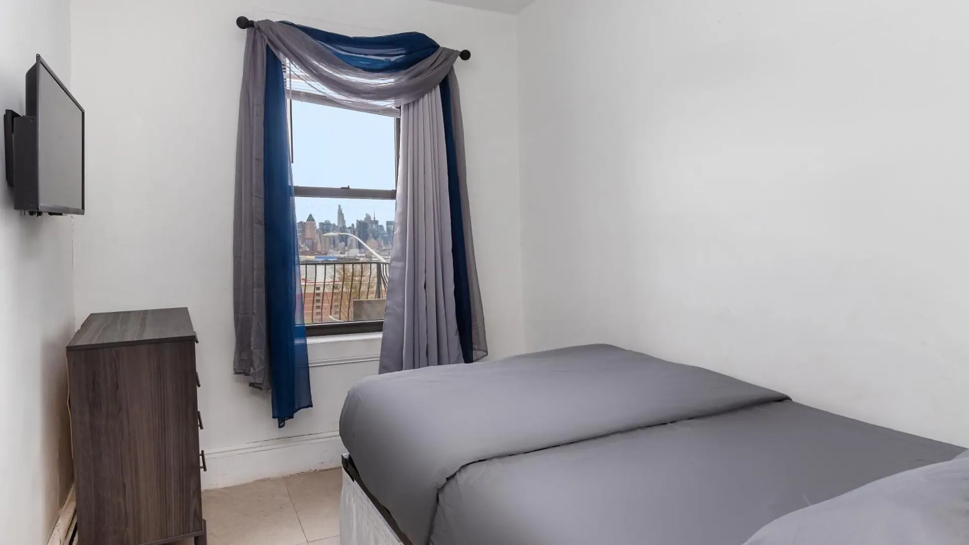 Apartment Massive 7-Bedroom 4-Bathroom Duplex 20 Min To Nyc West New York United States