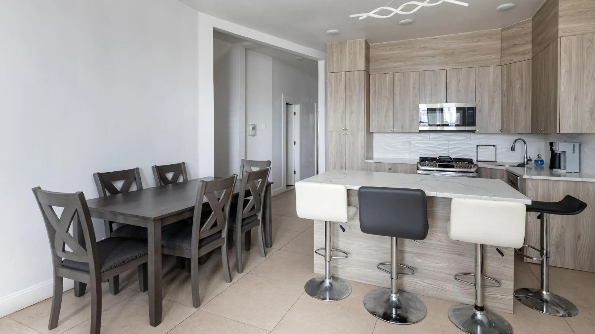 Apartment Massive 7-Bedroom 4-Bathroom Duplex 20 Min To Nyc West New York