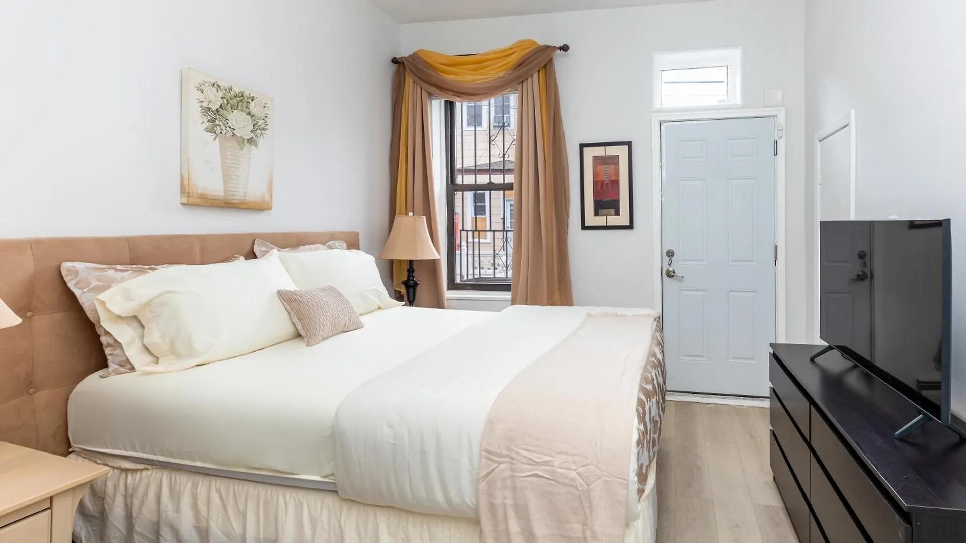 Massive 7-Bedroom 4-Bathroom Duplex 20 Min To Nyc West New York Apartment